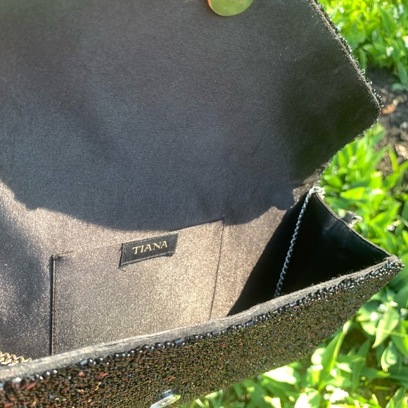 ๐HOST PICK ๐TIANA NY,NY | Hand Beaded Clutch - Picture 10 of 14